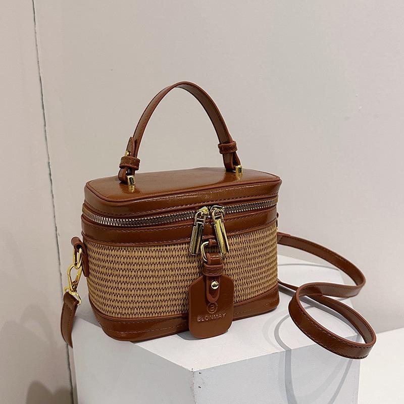 High-end niche design bag women's spring and summer new fashion messenger bag women's portable box bag
