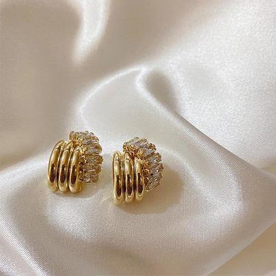 Zarif Zirkon Metal İç İçe Geçen Küpe - Kadınlar İçin Kore Basit Çok Yönlü Mizaç Moda