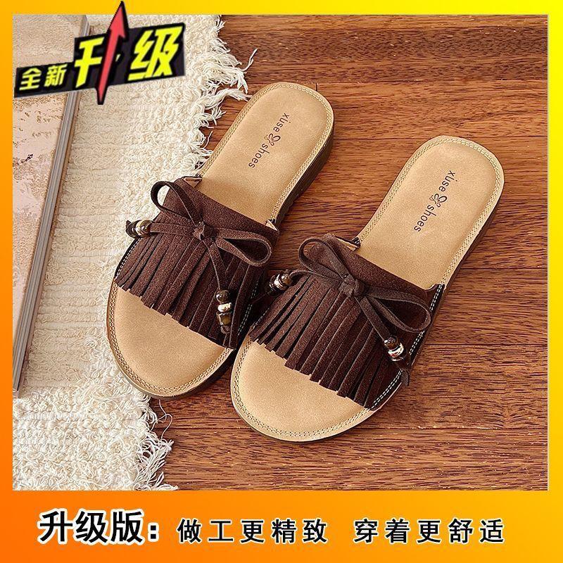 Fashion out versatile beach Internet celebrity cool slippers women 2025 summer new flat bottom one word cool slippers women wear