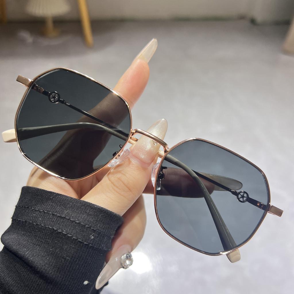 

Modern Geometric Polished Metal Sunglasses With Uv400 Protection For Outdoor Activities Rose Gold Gray