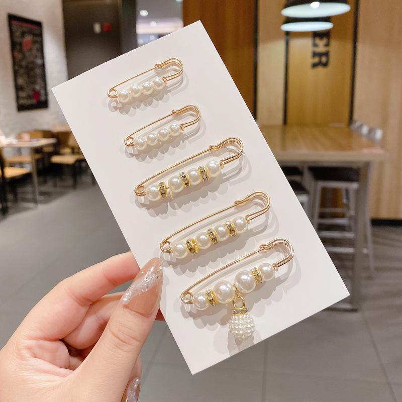 Pearl Smiley Face Brooch Pin - Cute Anti-Exposure Women's Collar Accessory