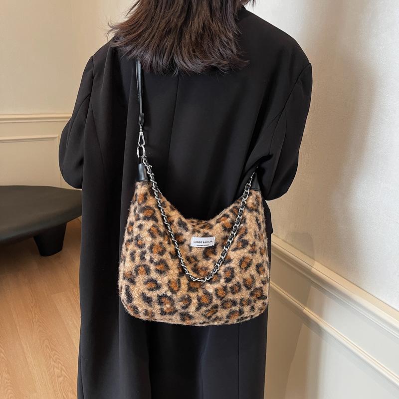Plush Bag Autumn and Winter Fluffy Texture Messenger Bag Women's Fashion Korean Version Versatile Bag Chain Underarm Bag Women