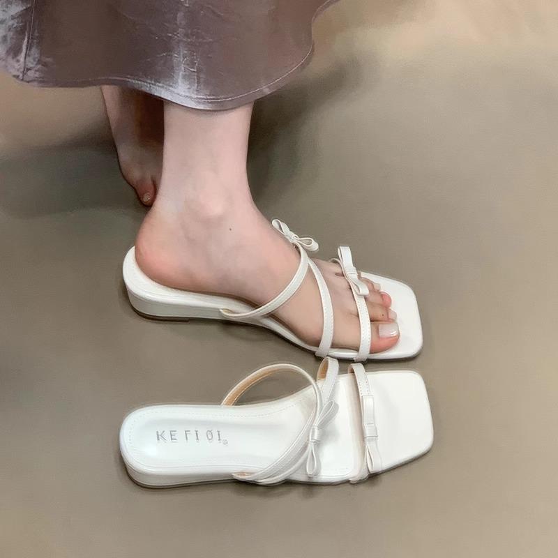 Sommer 2025 Keilabsatzschuhe Oberbekleidung Französisch rosa Rock kleine coole Hausschuhe Sandalen Fee mit zarter Schleife