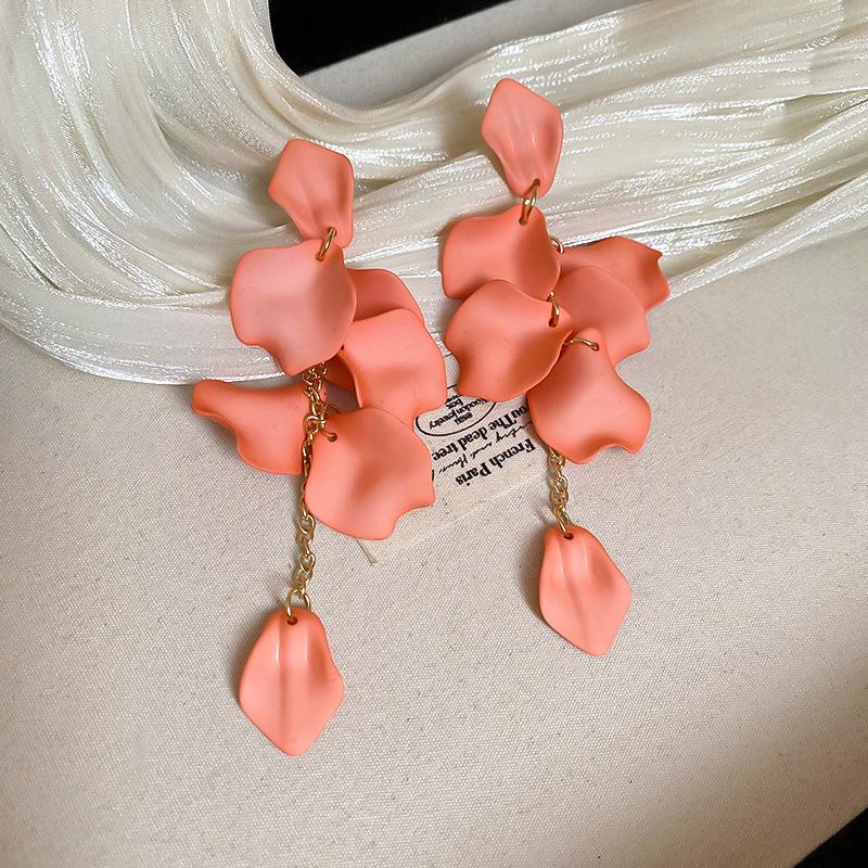 Boucles d'oreilles bohèmes roses à fleurs de perles de rocaille et pompons de perles