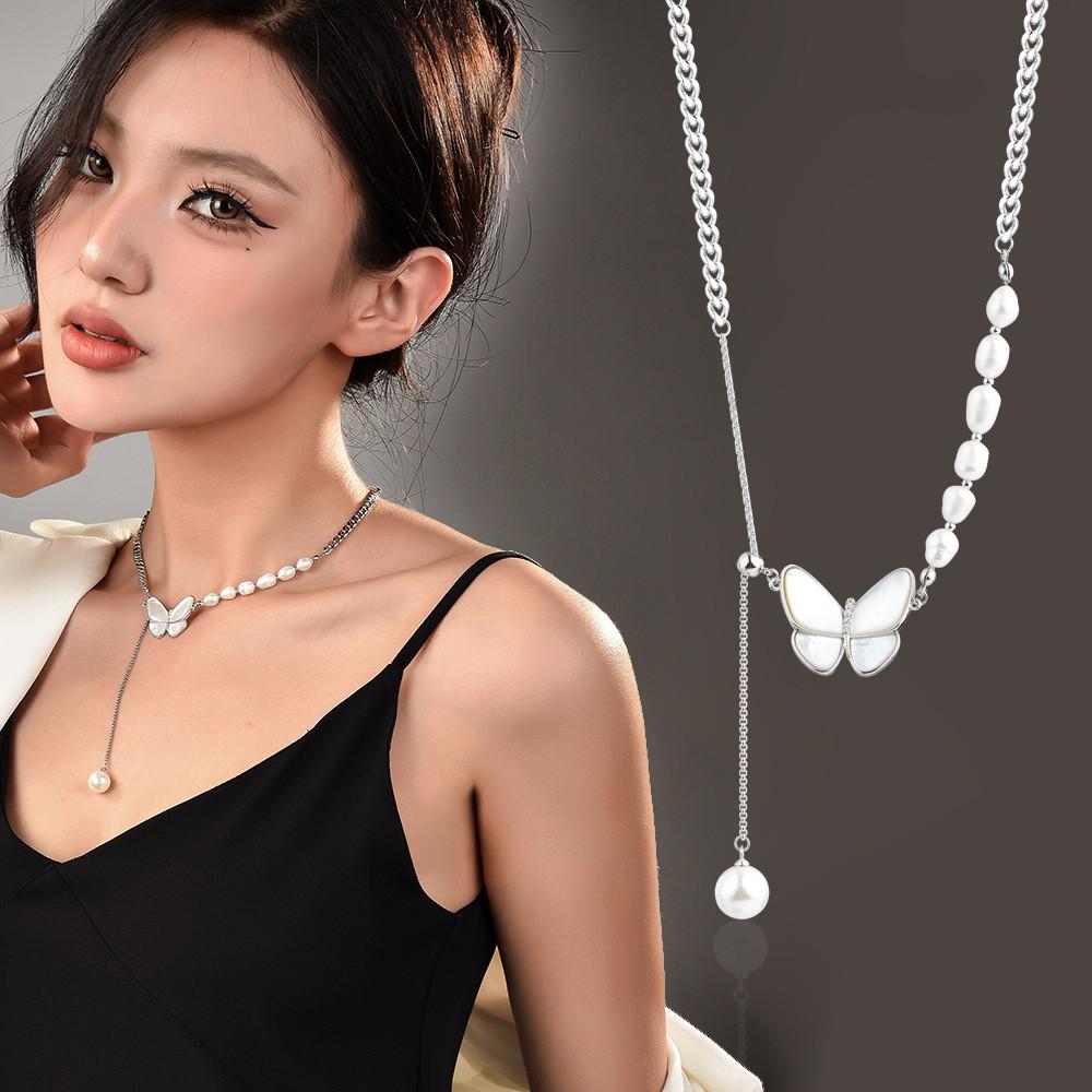 Chic Butterfly Charm Necklace In Mixed Materials Perfect For Fashionable Women