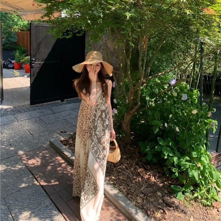 

Design sense printed halter neck dress women s summer vacation skirt temperament loose skirt big swing dress One size fits all