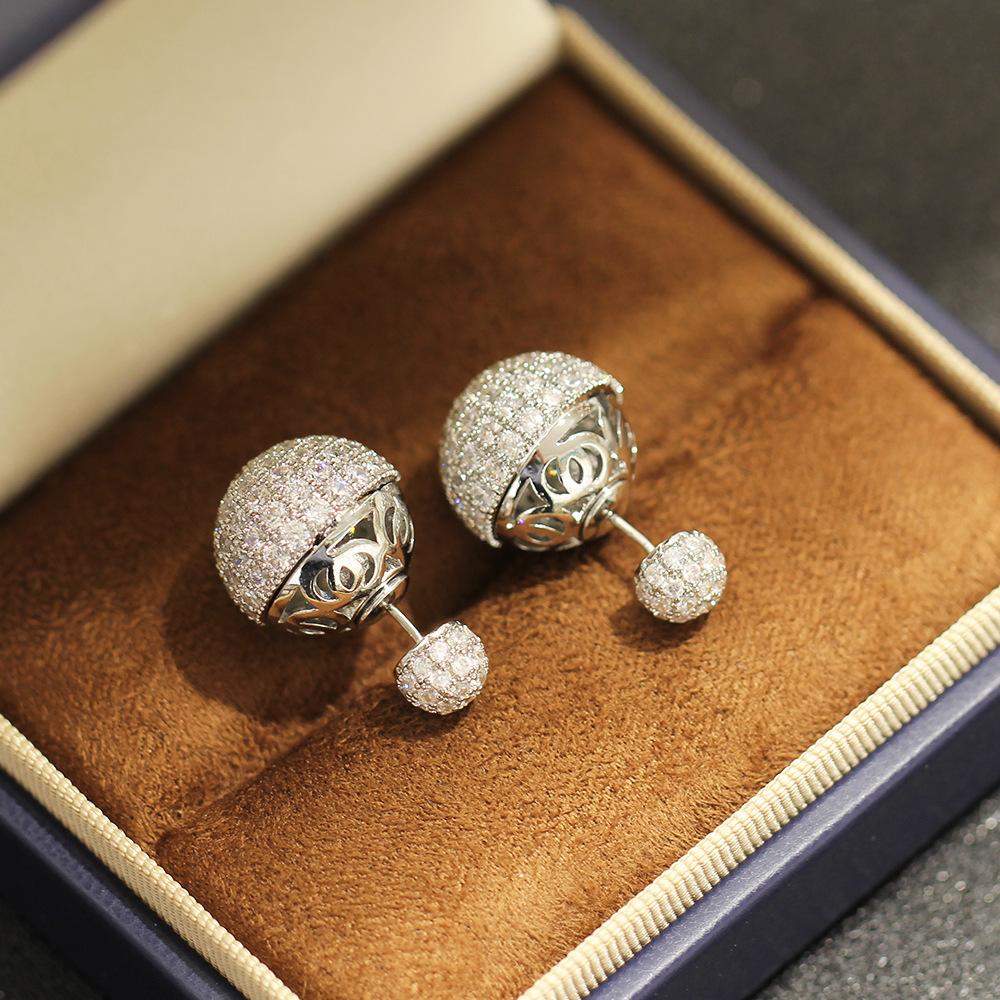The new light luxury style high-end ball earrings are slightly inlaid with zirconia and zirconia, and the front and back are stud earrings, feminine
