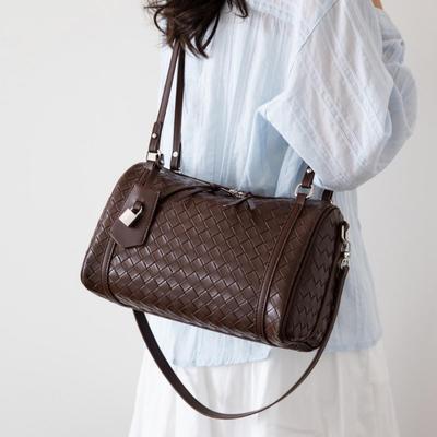 2026 New Shoulder Bag Soft Leather Woven Pattern Bowling Bag Fashionable Large Capacity Tote Bag Versatile Commuting Crossbody Bag for Women