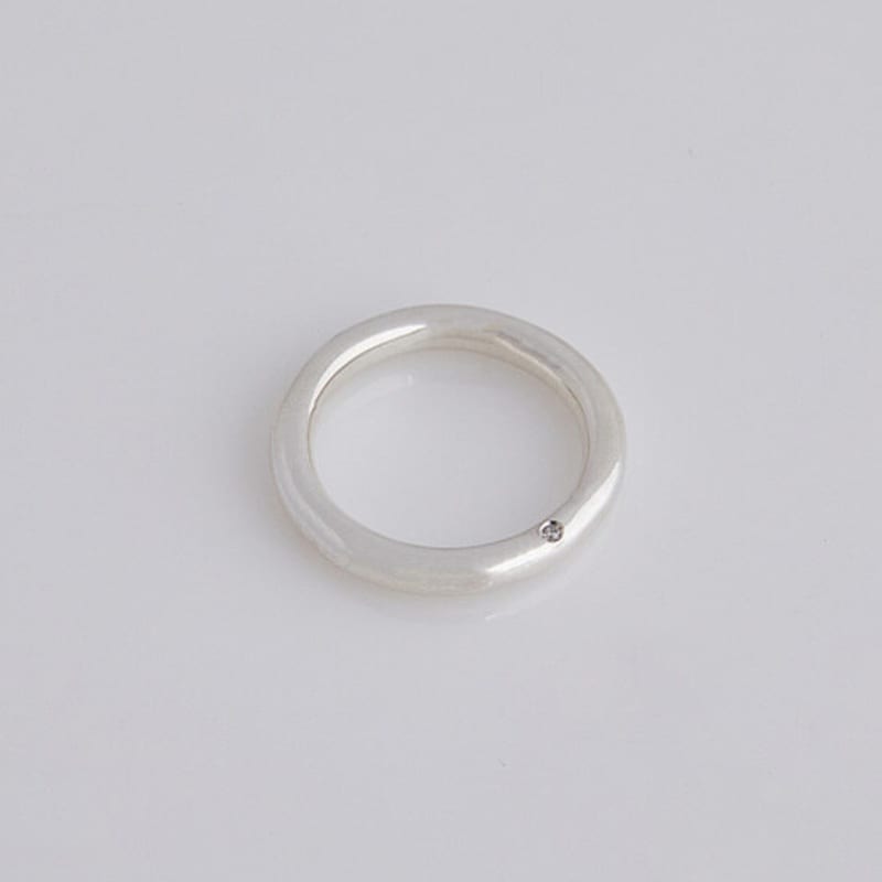 Fillow Petite Point Curve Ring