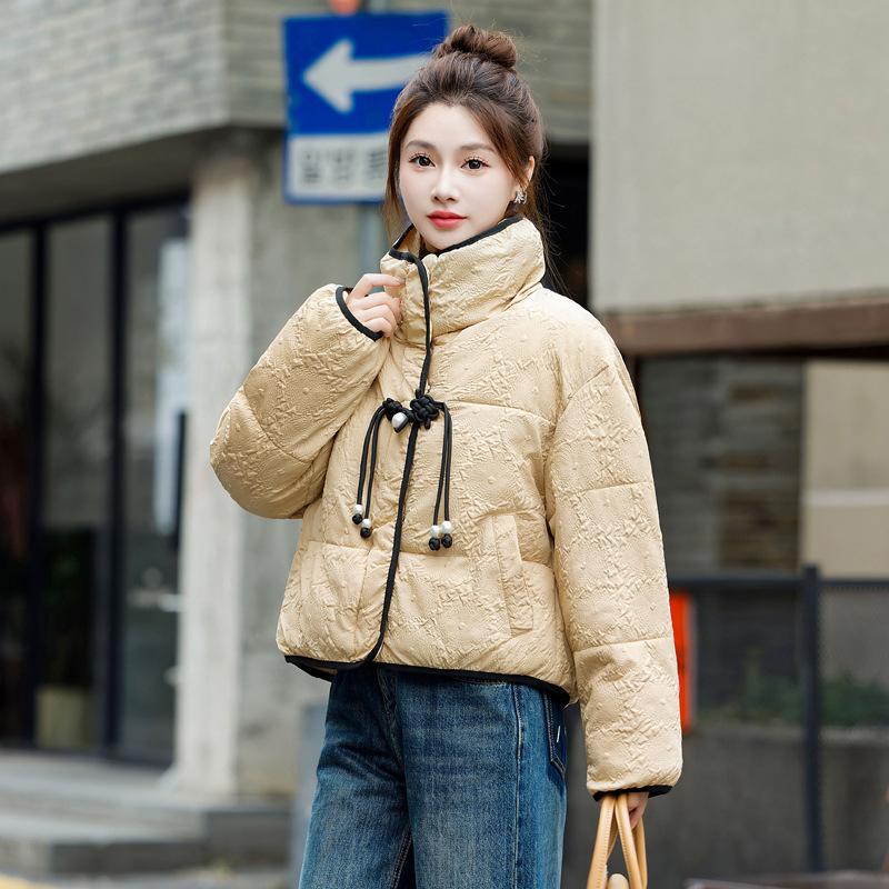 Chinese cotton-padded women's winter thickened short coat is popular this year in winter, small man design bread college style