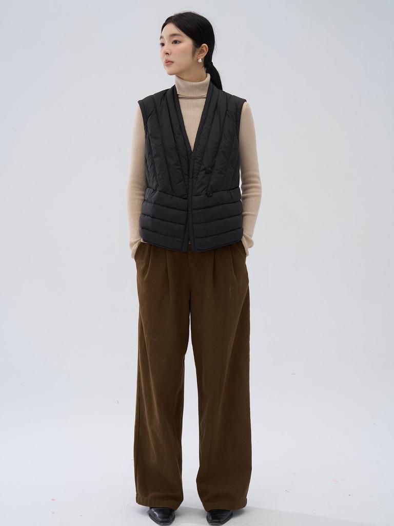 Trendy Women's Slimming V-neck Down Vest - Winter 2026 Fashion, Casual Wear with Gentle Light and White Duck Down