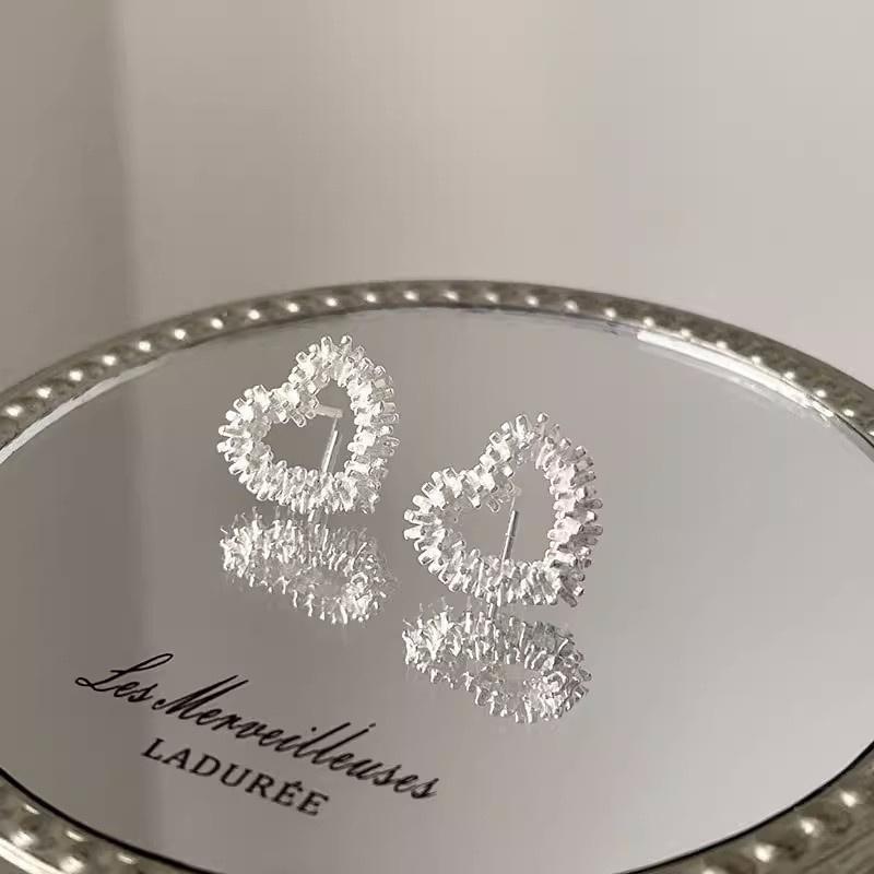 Minimalist Heart Tragus Stud Earrings for Women Silver Color Fashion Versatile Daily Wear Jewelry Accessories