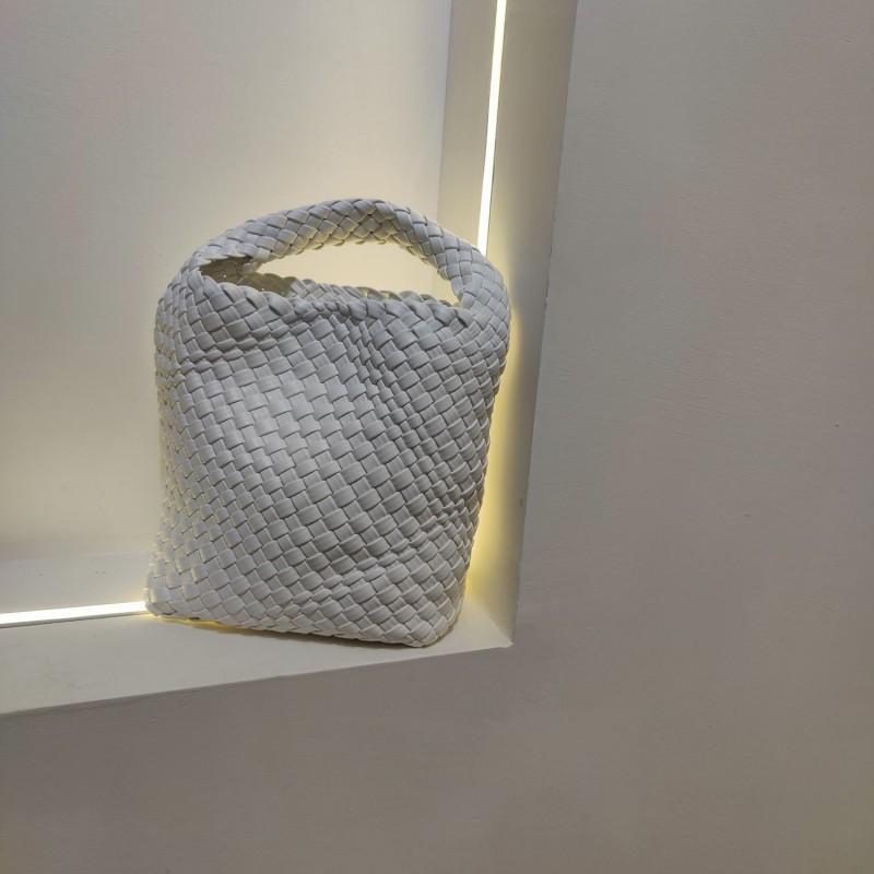 Yi Jinyuan Hand-woven Bag 2023 Small Handbag Cross-section Group Light Luxury Women's Handheld