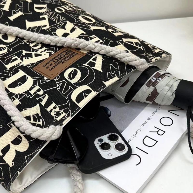 Large Capacity Canvas Tote: Simple, Stylish Commuter Bag for Female Students with Letter Print