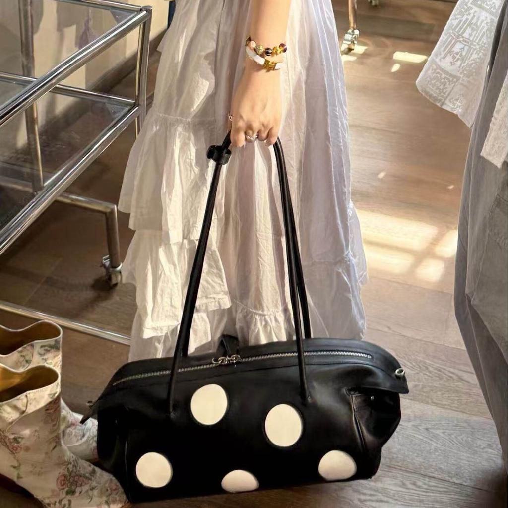 Tote Bag with Fashionable Polka Dot Color-blocking Design, with A Zipper Closure, Suitable for Carrying on The Shoulder or As A Handbag.