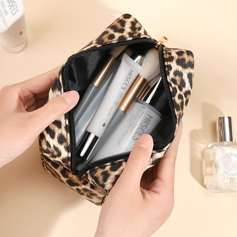 Travel PU Makeup Bag Women's Leopard Large Capacity Portable Zippe Storage Bag Purses Bathroom Washbag Cosmetic Bag