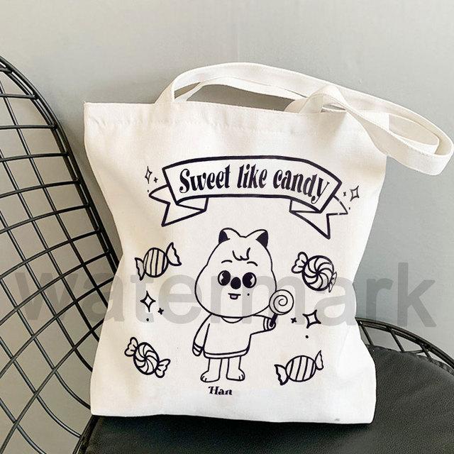 

Сумка-тоут для фанатов K-pop Stray Kids Seungmin Club SkzooTotes в корейском стиле, сумка для супермаркета, холщовая сумка-тоут, сумка-шоппер, милая сумка-тоут 24*26cm