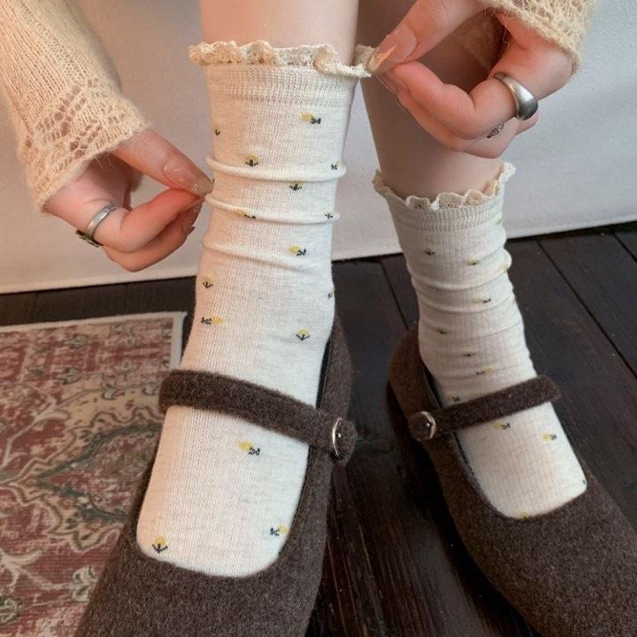 Women Spring Autumn Winter Cotton Socks,Floral Lace Calf Socks,Breathable Vertical Strip Thin Medium Tube Boneless Versatile Casual Socks
