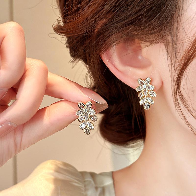Earring Bestseller Collection 2025: High-End Studs with Elegant Design