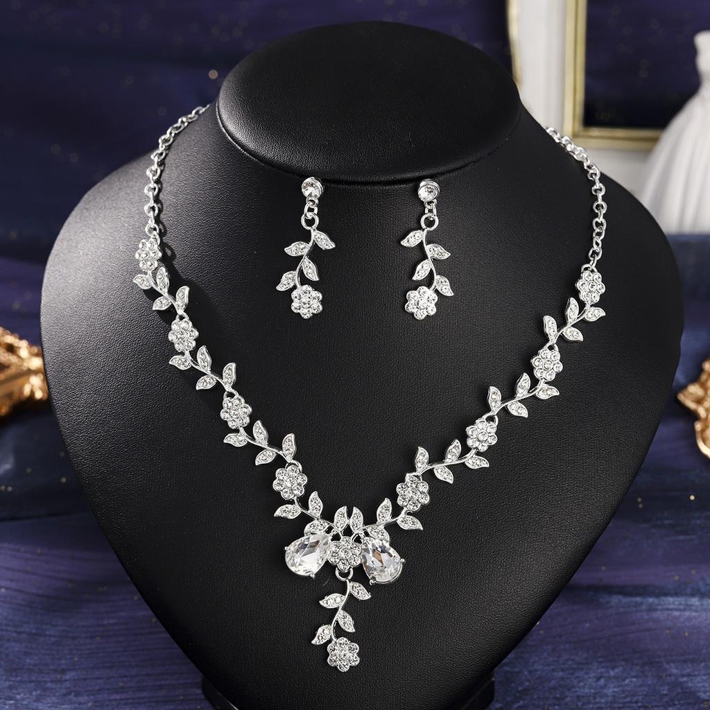 European and American Retro Necklace Earrings Set Bridal Wedding Banquet Dress Accessories Exaggerated Luxury Ruby Two-piece Set 2026