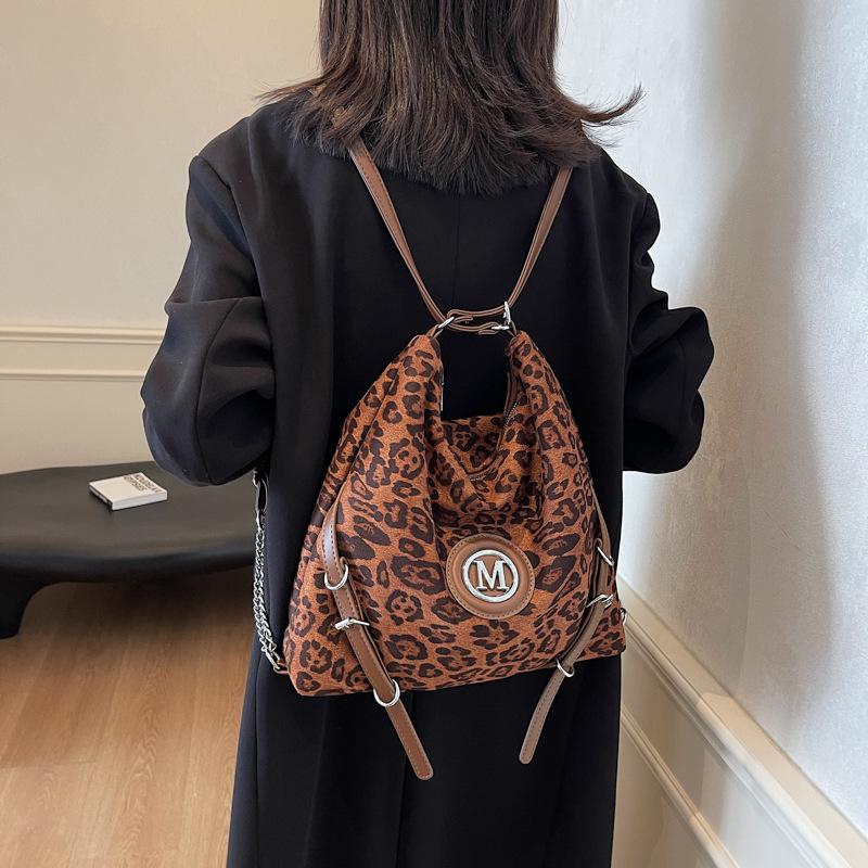 

Женская сумка-тоут 2025 новая большая вместительная дорожная сумка многофункциональная повседневная сумка через плечо модный рюкзак для выхода 30*8*30 коричневый