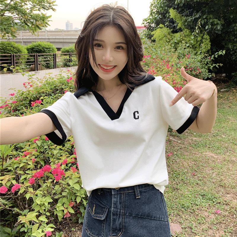 

Plus Size V-Neck Polo Shirt with Short Sleeves - Slimming & Tummy-Covering Design for Women, 2025 Summer Collection L (suggested 47.5-52.5 kg) белый