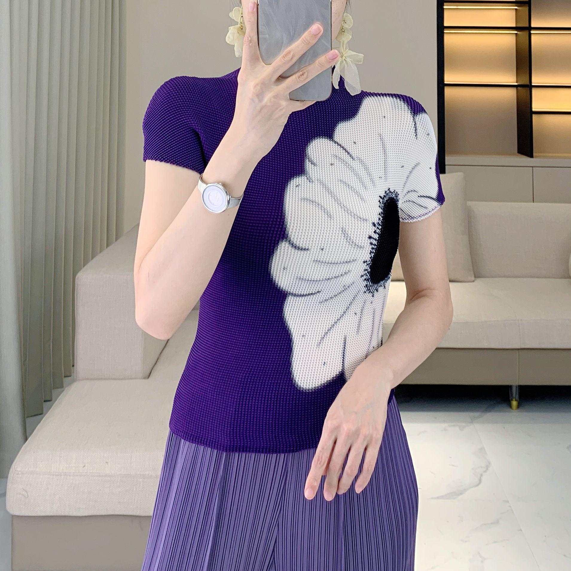 

Черно-белая футболка в цветочек в стиле Мияке, плиссированная, приталенного кроя, эластичная, для женщин One Size [fits 90-150 jin]