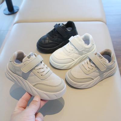 Tênis esportivos infantis 2025 primavera e outono tênis casuais de skate para meninos tênis brancos pequenos leves para meninas tênis de pão para bebês único