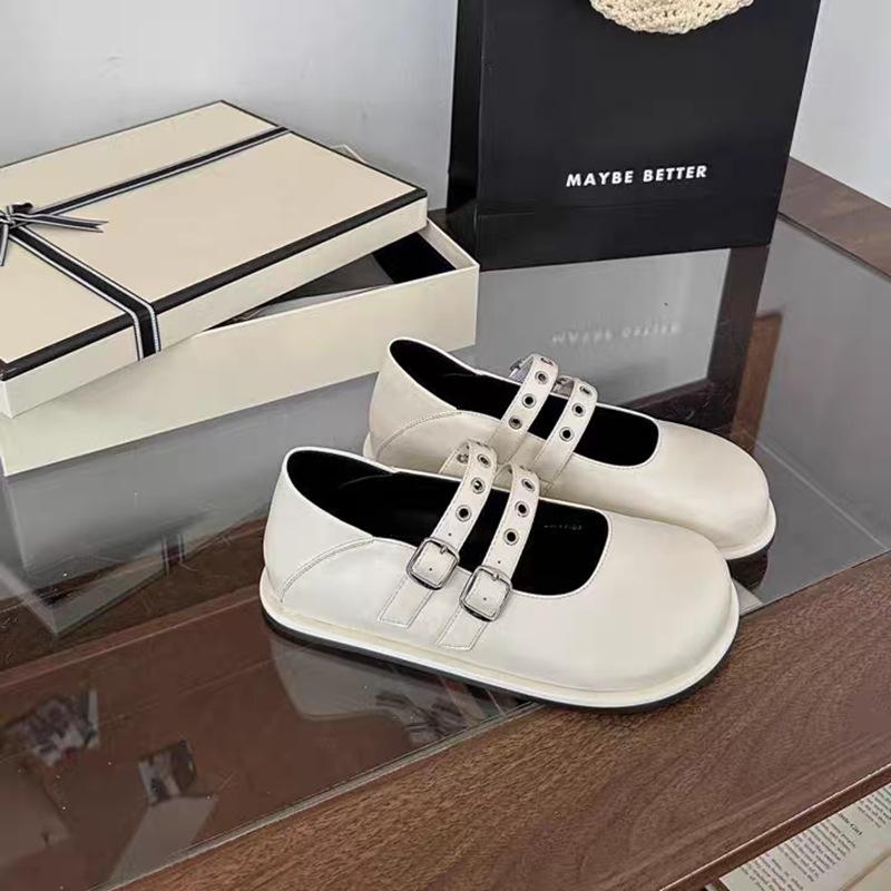 2025 new French retro Mary Jane shoes women's flat bottom one-word buckle with shallow mouth evening shoes patent leather temperament single shoes