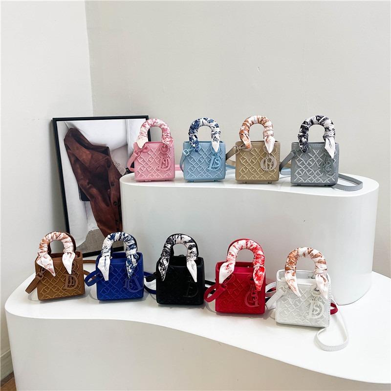 High-end messenger bag new embroidered diamond princess diana bag versatile fashion silk scarf single shoulder handbag bag women