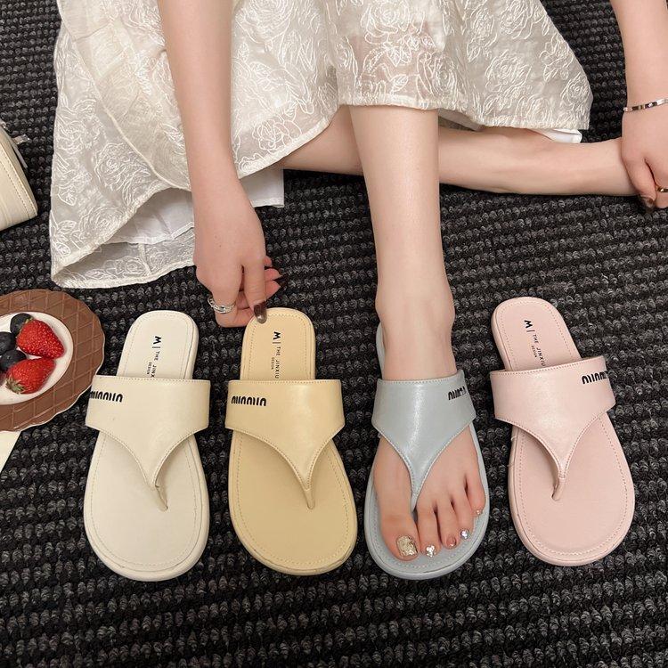 2025 Spring and Summer New Fashion Outer Wear Flat Flip-flops Women's Versatile Toe Slippers Small Fragrant Sexy