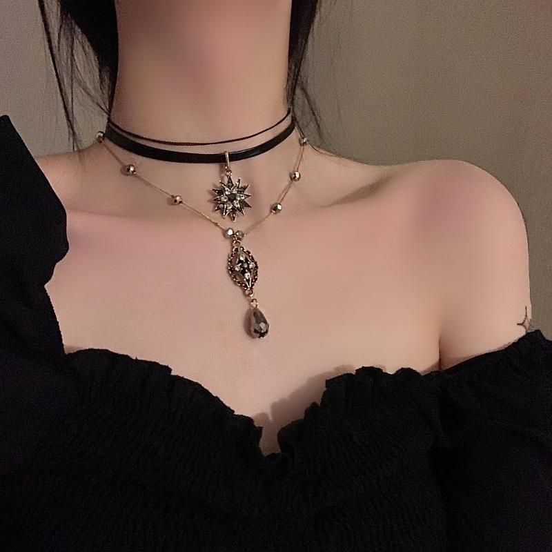 Neo-Gothic Crystal Multi-Layer Leather Necklace Exquisite Star Water Drop Choker Necklace for Women Girls Party Wedding Jewelry