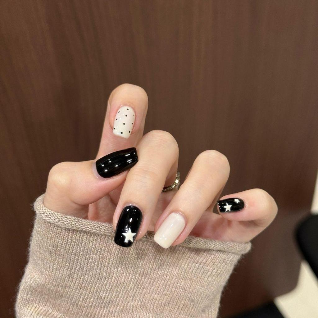 Cat Eye Polka Dot Detachable Nails with Bow Patches - Cute Handmade Nail Art for New Year
