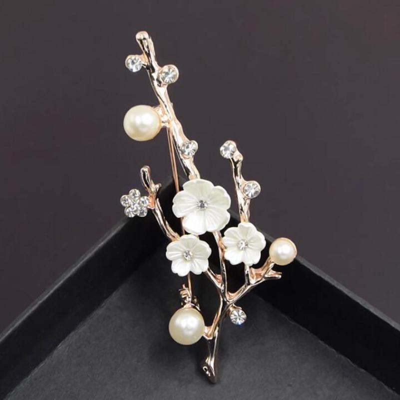 Handmade Plum Blossom Brooches Pins Women Vintage Pearl Brooch Clothing Accessories for Bouquet Wedding Party Jewelry