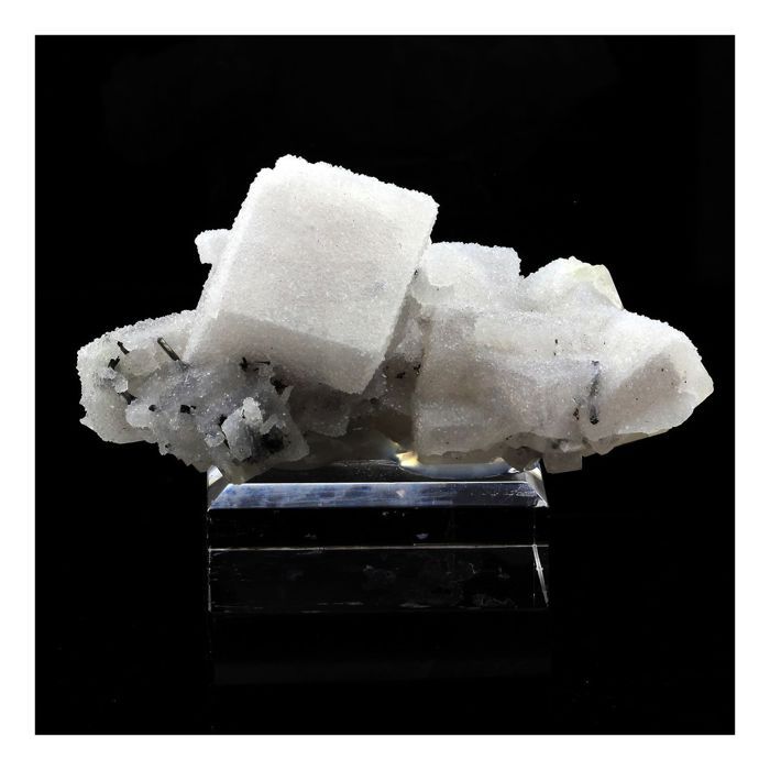 Pierres et Minéraux. Baryte, Quartz, Stibnite. 1547.0 ct. Murray mine, Elko Co., Nevada, USA.