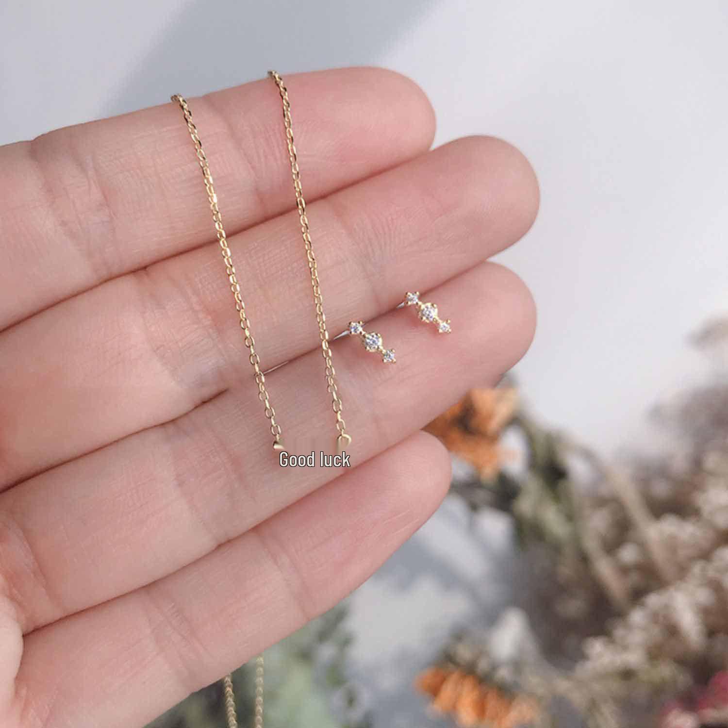 

Gold-Plated S925 Sterling Silver Diamond Necklace - Elegant, Fashion-Forward Collarbone Chain for Women 925 Silver