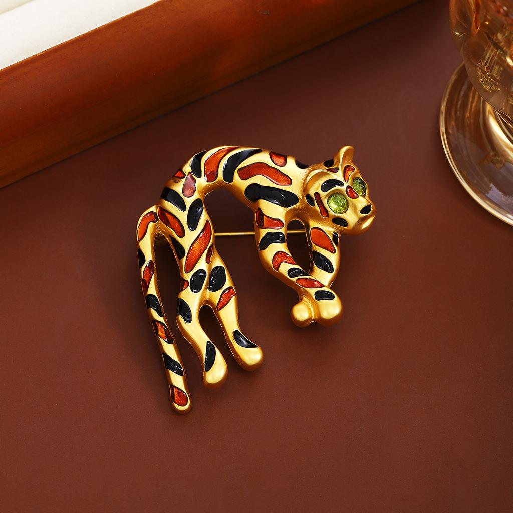 Light Luxury Three-Dimensional Enamel Color Glass Inlaid Cheetah Brooch Vintage Medieval Chic Retro Fashion Accessories