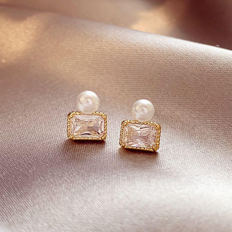 Square Sugar Pearl Earrings New 2023 Best Selling French Earrings Female Accessible Luxury Special-Interest Design Fancy Temperament Ear Clip