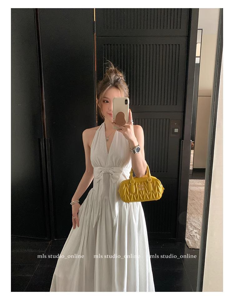 Vynikající bílé halterové šaty s výstřihem do V a mašlí v pase, dlouhé letní šaty (Vydání 2025)