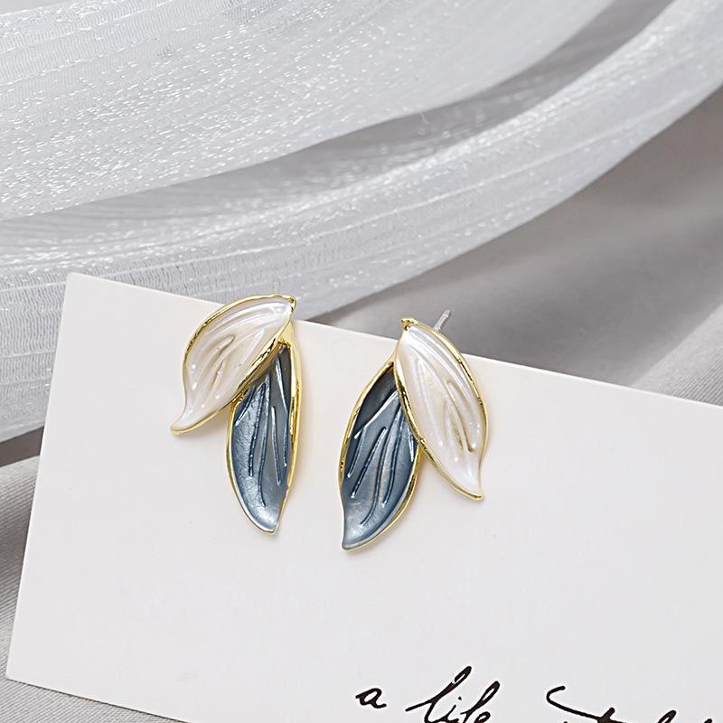 Morandi Contrasting Leaf Stud Earrings Dripping Oil Exquisite Small Earrings Fashionable Fringed Bear