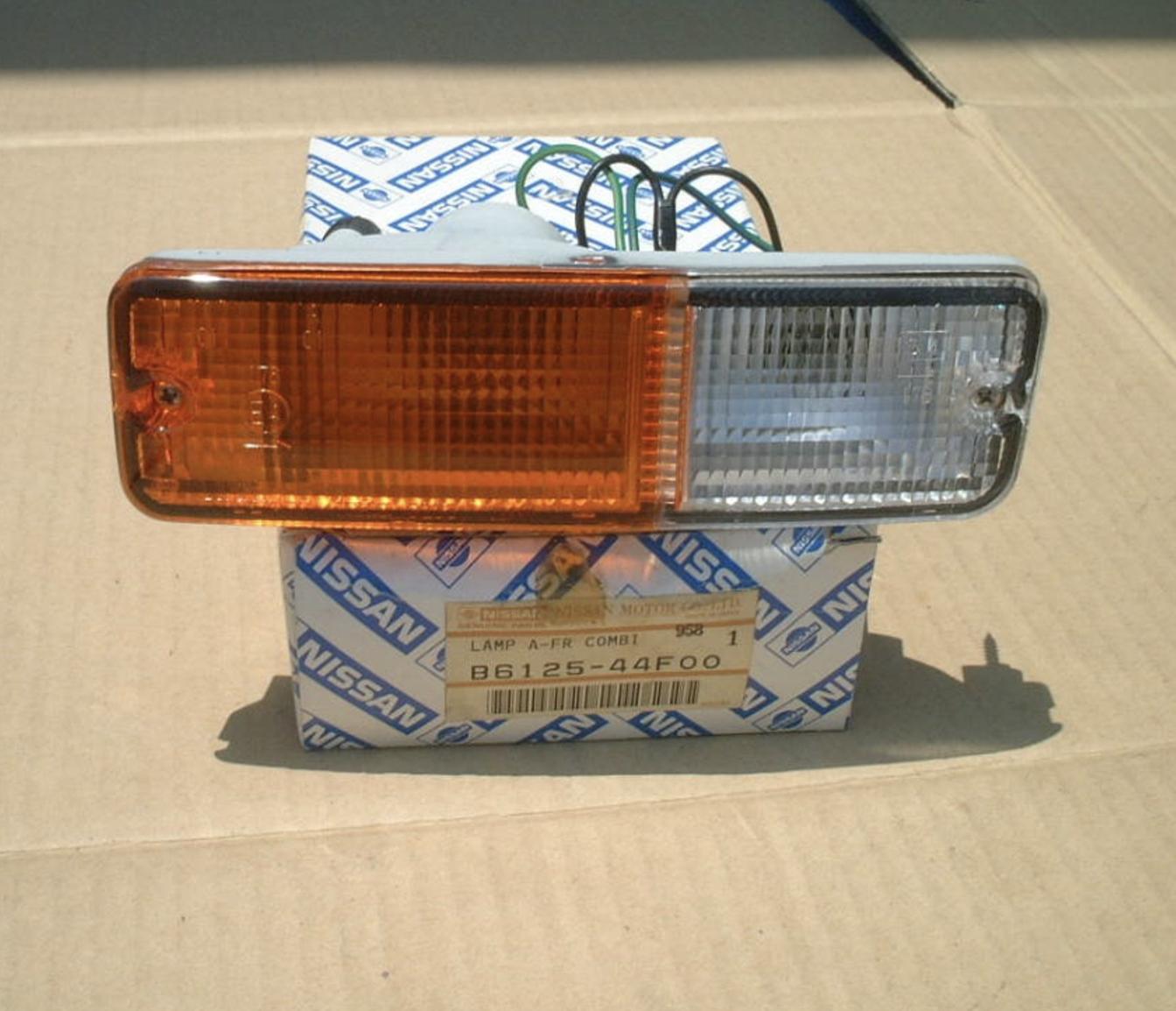 

NISSAN Genuine Front Combination Lamp Assembly LH B6125-44F00 180SX Early Model