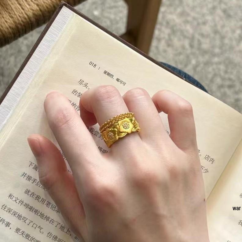 Xiaohongshu Bestseller: Gold Flower Rhinestone Ring for Women - Elegant New Chinese Style