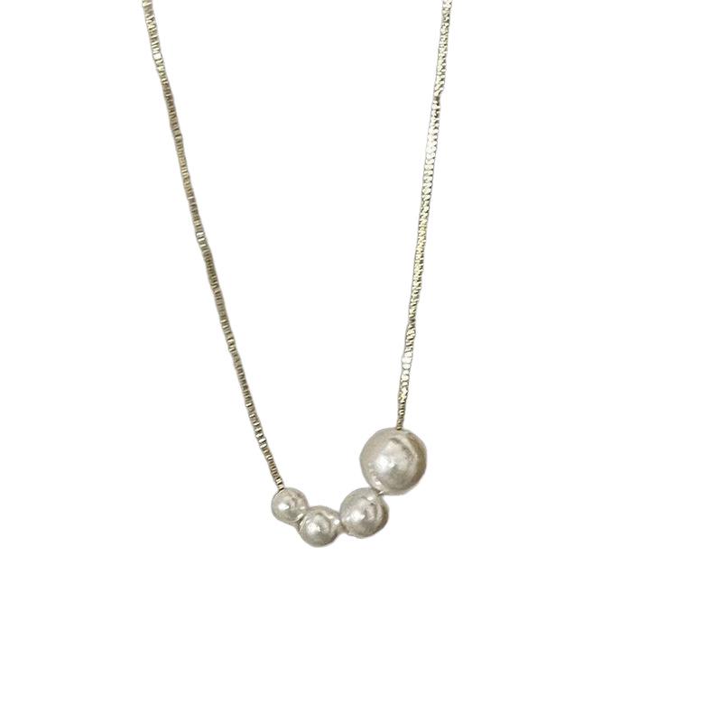 Korean-Style Women's Faux Pearl Clavicle Necklace - Simple, Light Luxury Pendant Design