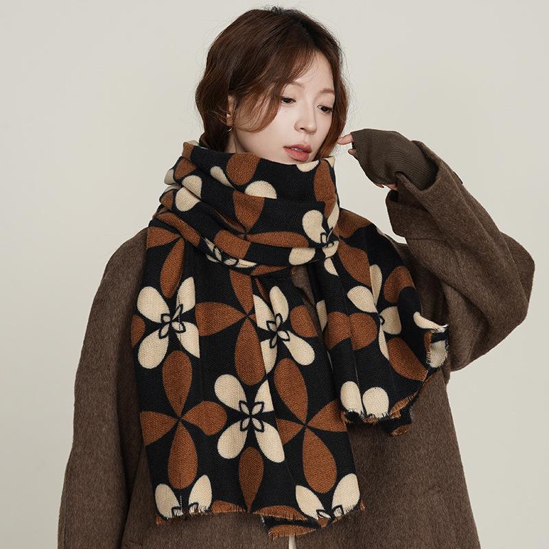 2025 new imitation cashmere retro British fringed four-leaf clover scarf women's autumn and winter thickened fashion warm scarf