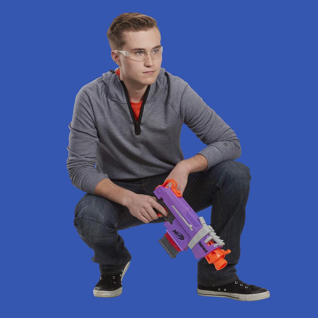 Hasbro Nerf Fortnite SMG-E Elite Series Submachine Gun Replica Blaster with 6 Dart Clips and 6 Official Nerf Elite Darts. Suitable for Kids, Teens,