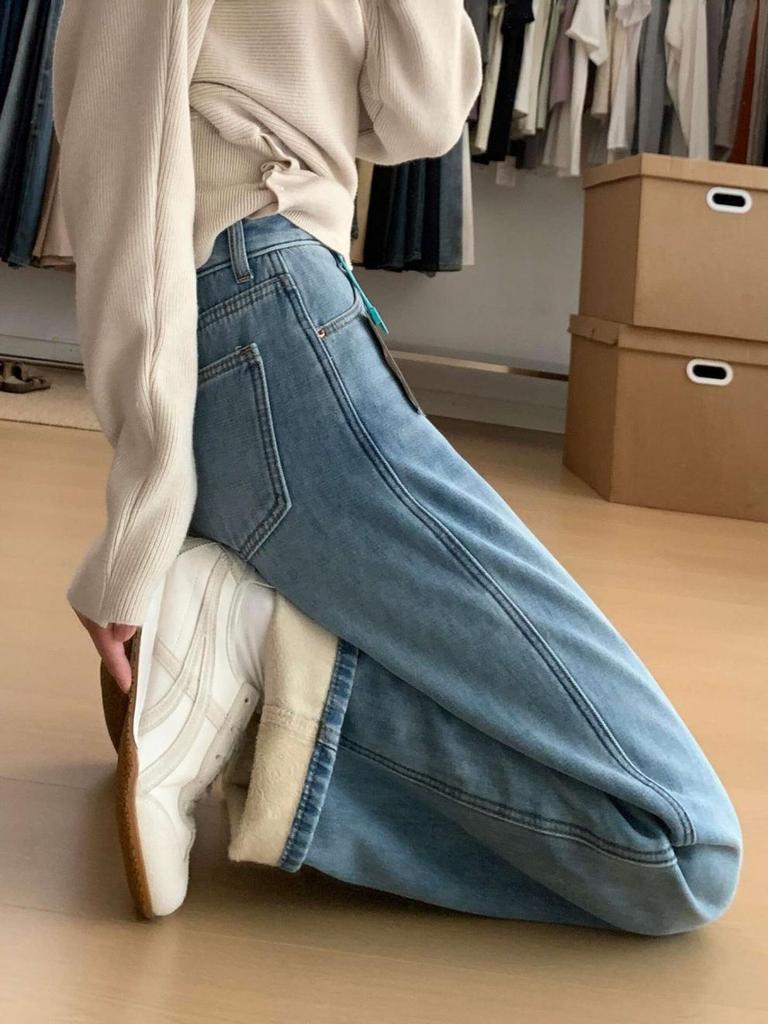 Women's High-Waist Winter Jeans with Fleece Lining - Thickened, Straight Leg, Slimming, Versatile for Pear-Shaped Figures.