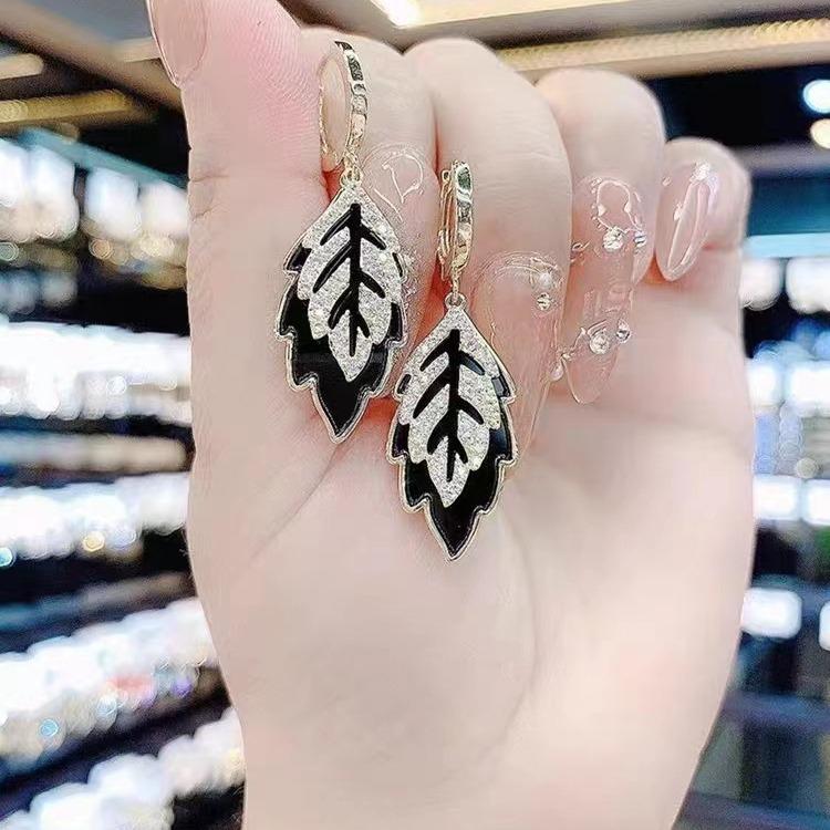 Women's Vintage Leaf Earrings