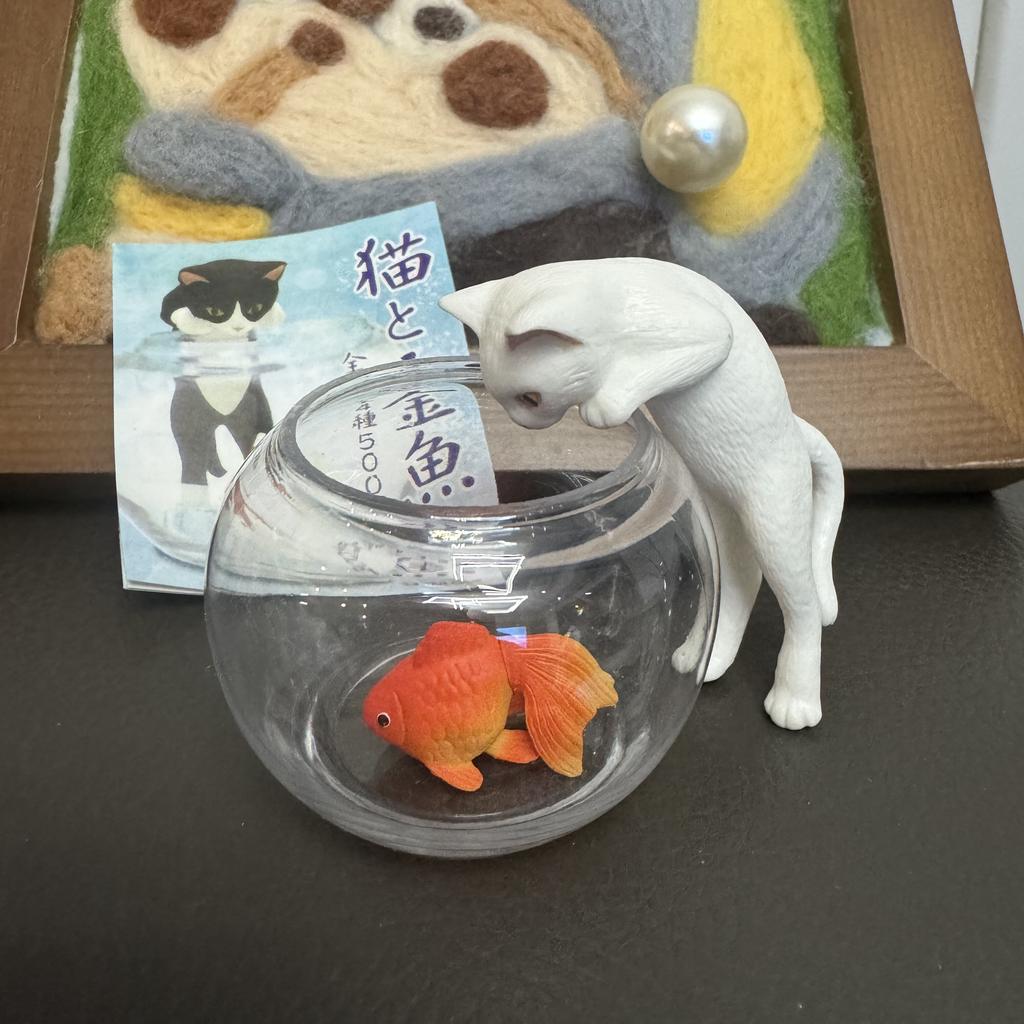 Cat Watching Goldfish Calico Blue Cow White Cat Catching Fish Desktop Mini Statue Decor Action Figure Model Toys