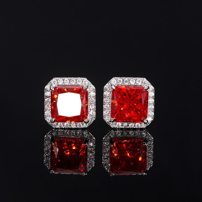 

Ювелирные изделия Бриллиант высокой чистоты Огранка «Ледяной цветок» Медная инкрустация Квадратные серьги-пусеты с бриллиантами Основной камень 8 * 8