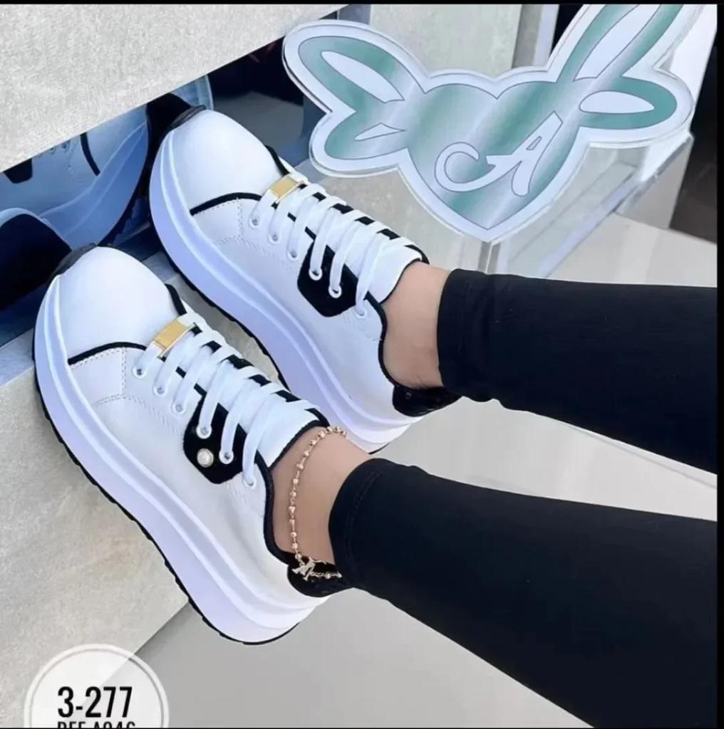 Women Platform Sneakers New Ladies Fashion Round Toe Lace Up Casual Flats Outdoor Running Shoes Comfortable Female Footwear